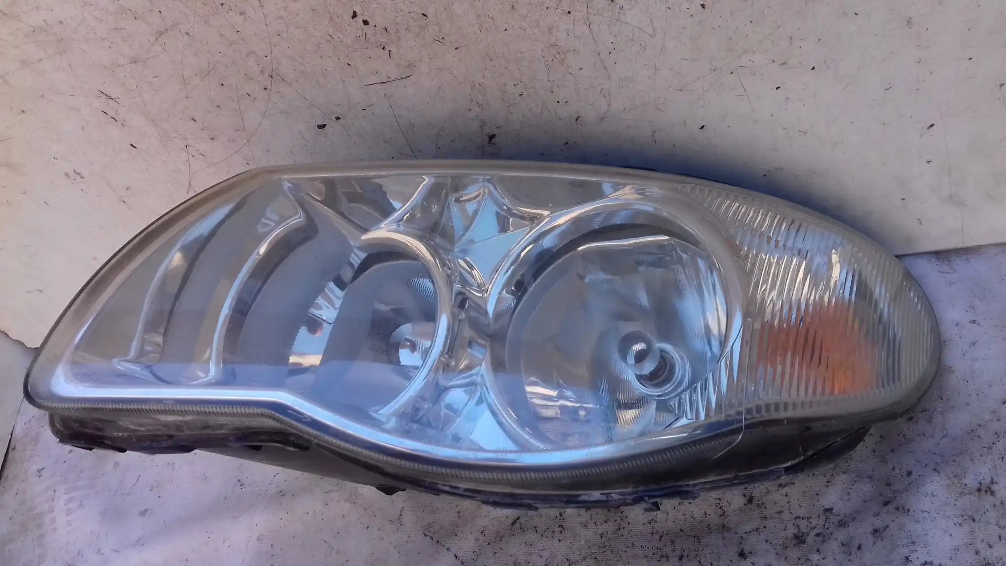 LAMPA LEWY PRZÓD PRZEDNIA 04857833AB CHRYSLER VOYAGER IV LIFT 05-07
