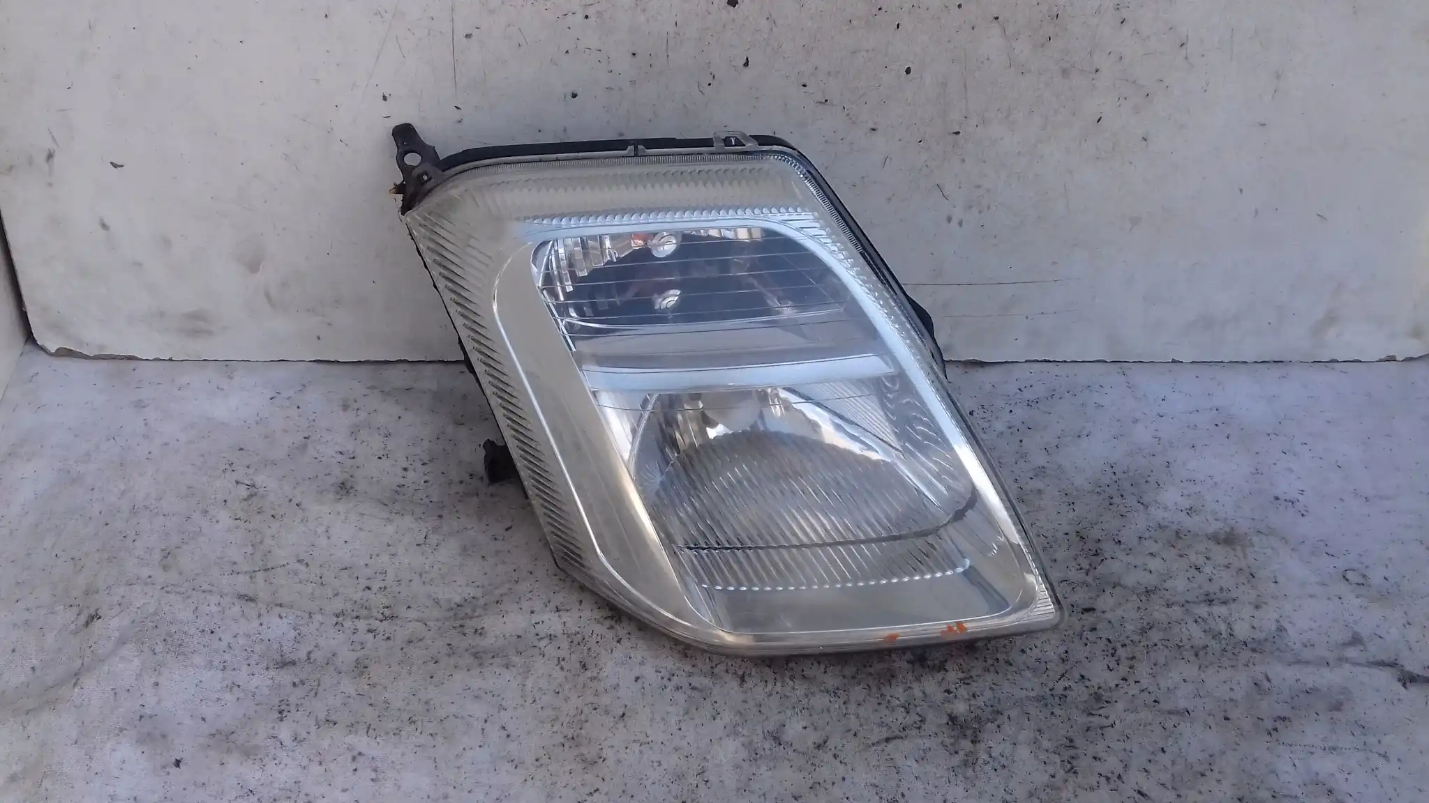 LAMPA PRAWY PRZÓD PRZEDNIA CITROEN C2 03-09
