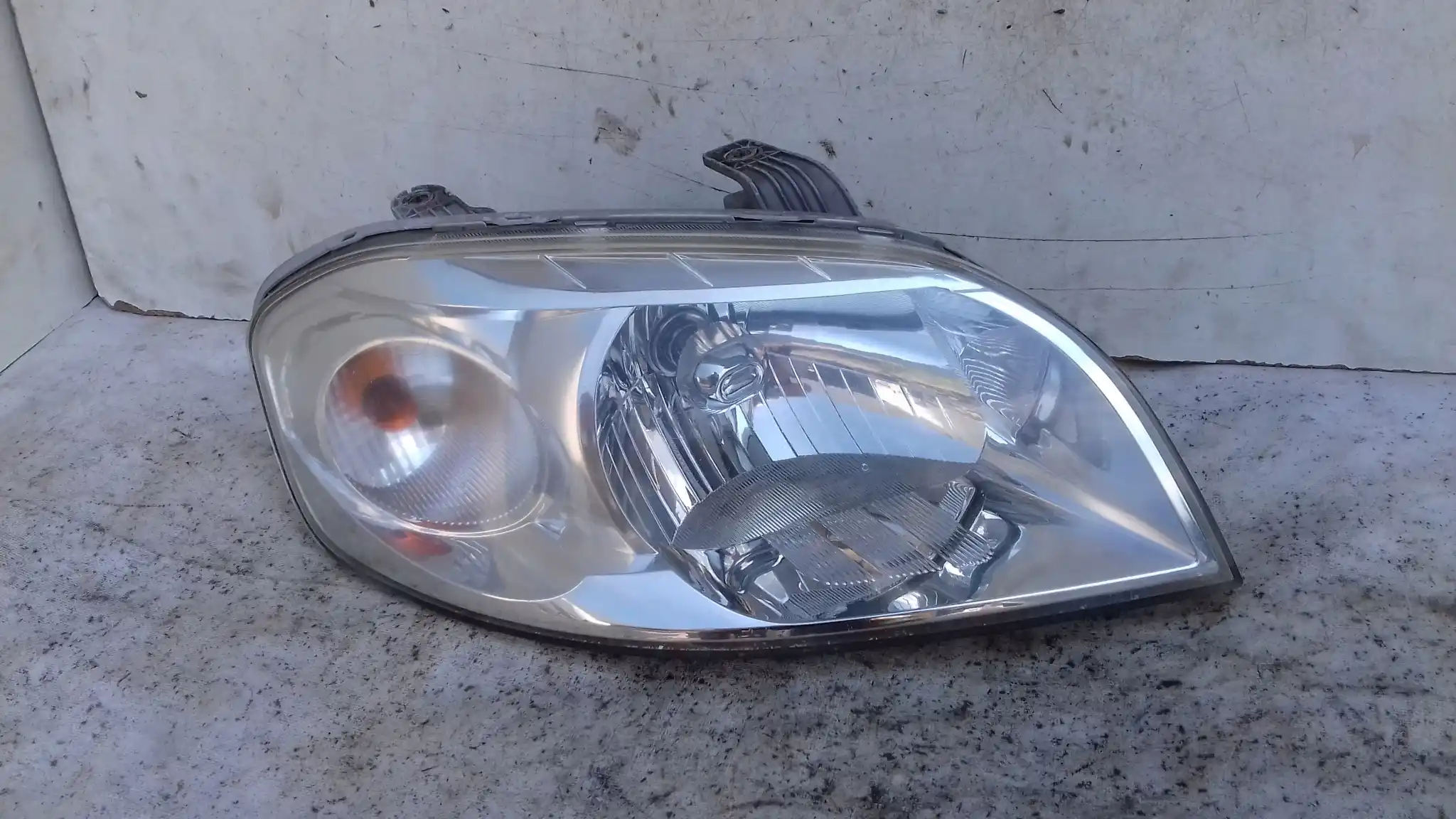 LAMPA PRAWY PRZÓD PRZEDNIA CHEVROLET AVEO T250 SEDAN 05-