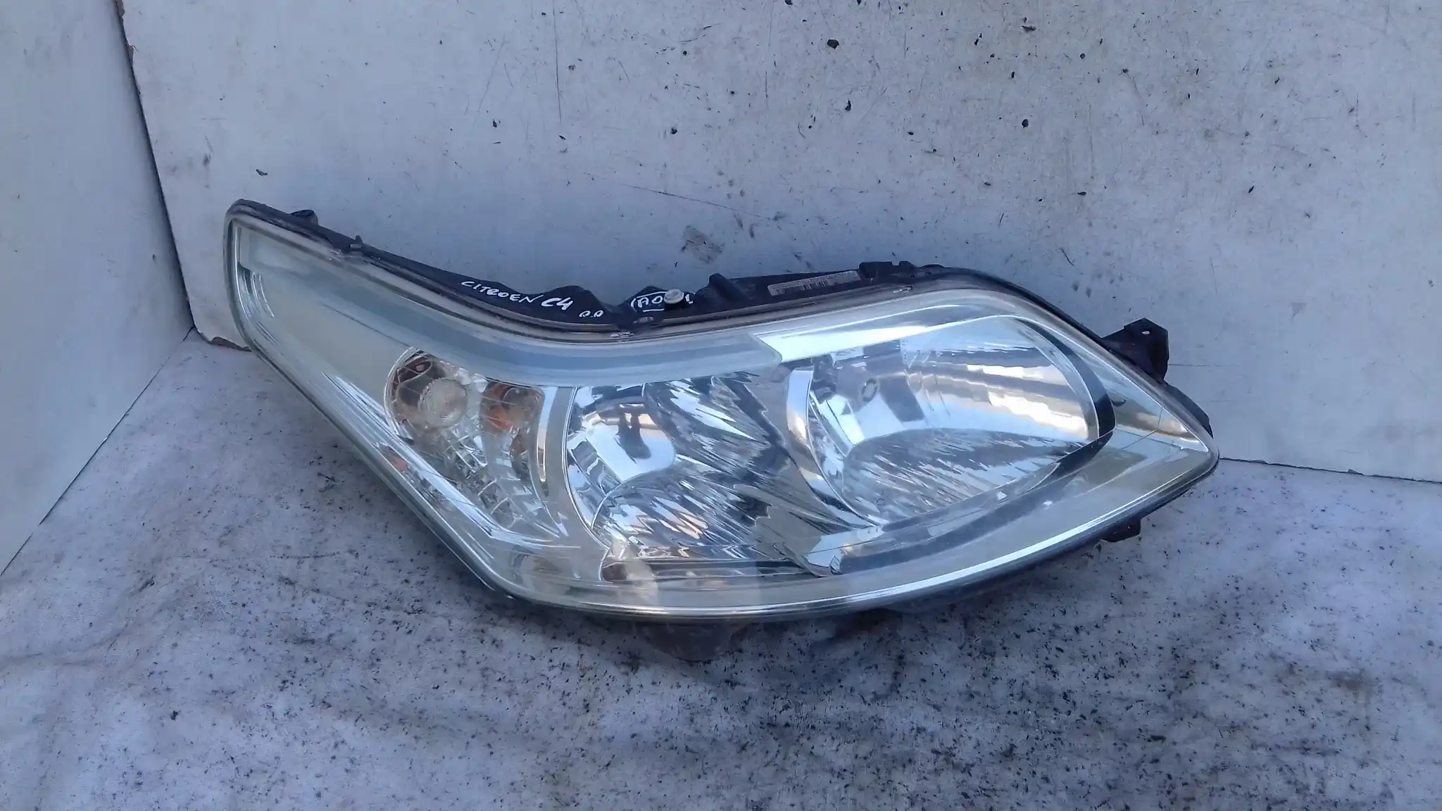 LAMPA PRAWY PRZÓD PRZEDNIA 9646893880 CITROEN C4 I 04-