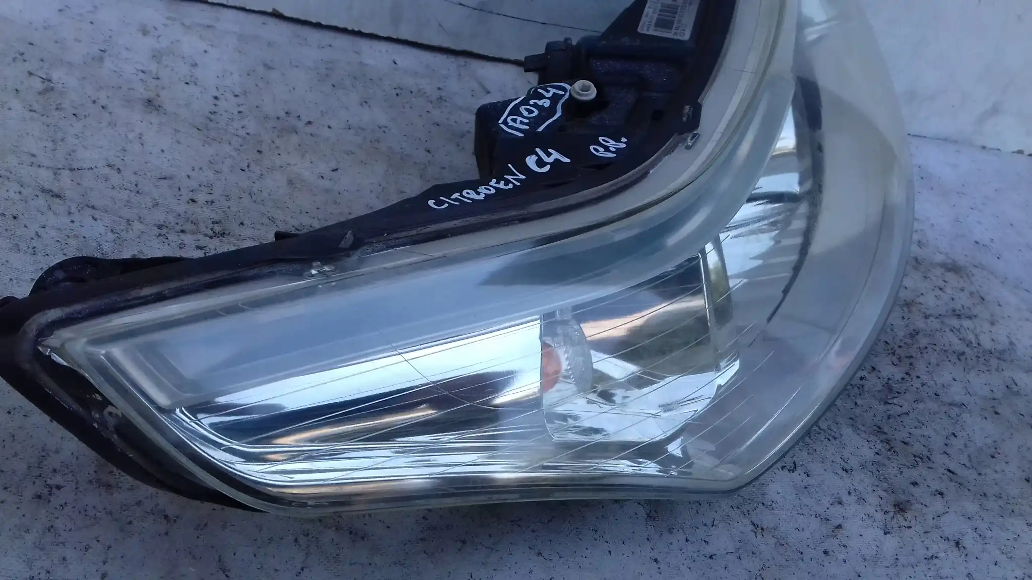 LAMPA PRAWY PRZÓD PRZEDNIA 9646893880 CITROEN C4 I 04-
