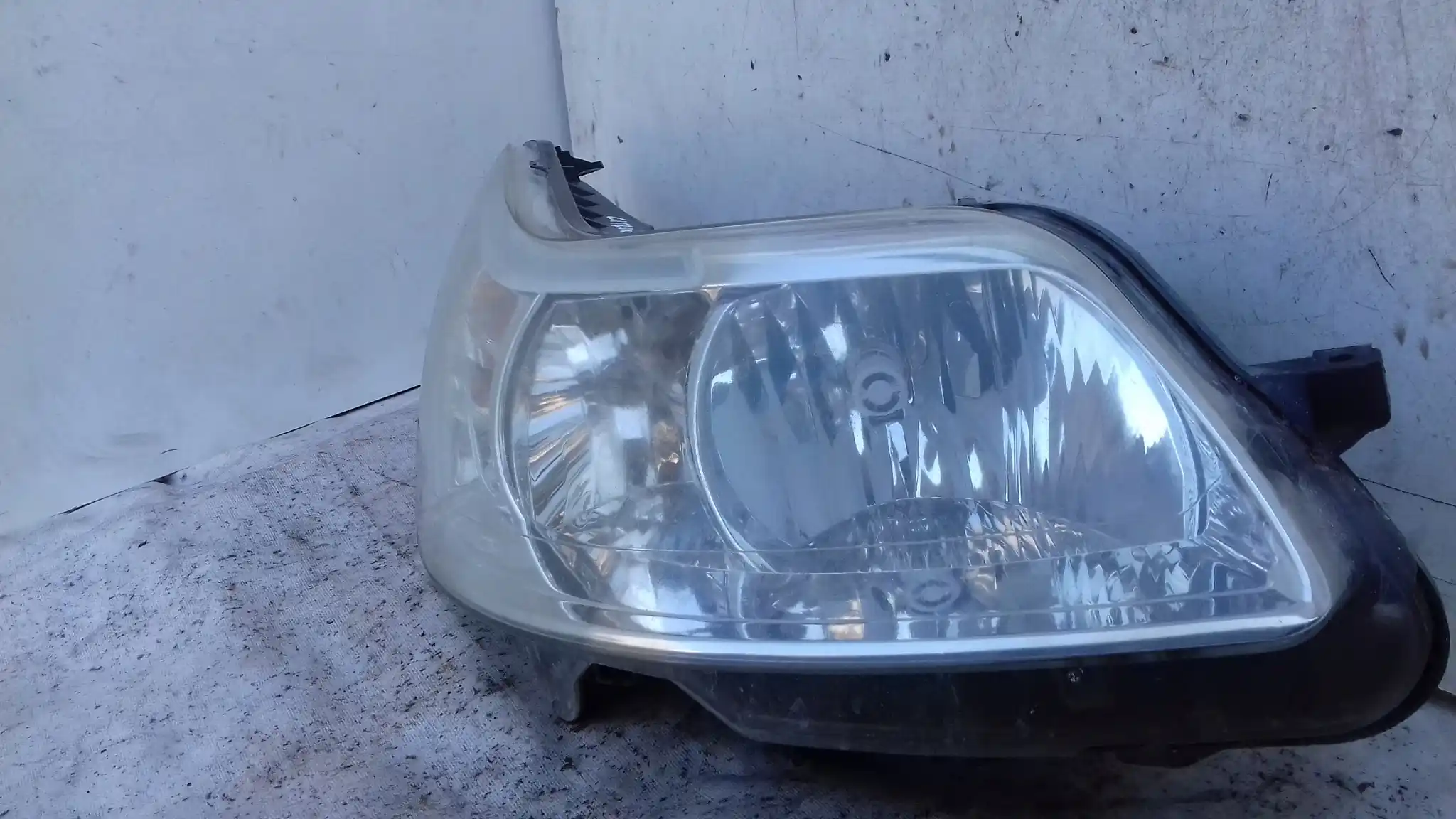 LAMPA PRAWY PRZÓD PRZEDNIA 9646893880 CITROEN C4 I 04-