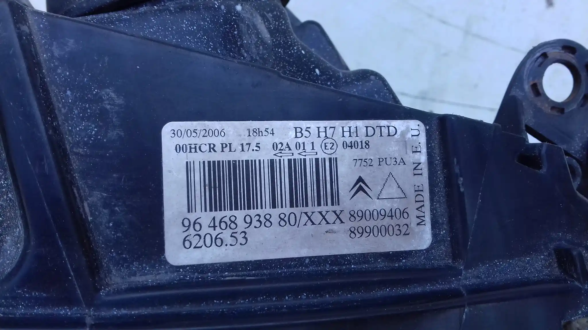 LAMPA PRAWY PRZÓD PRZEDNIA 9646893880 CITROEN C4 I 04-