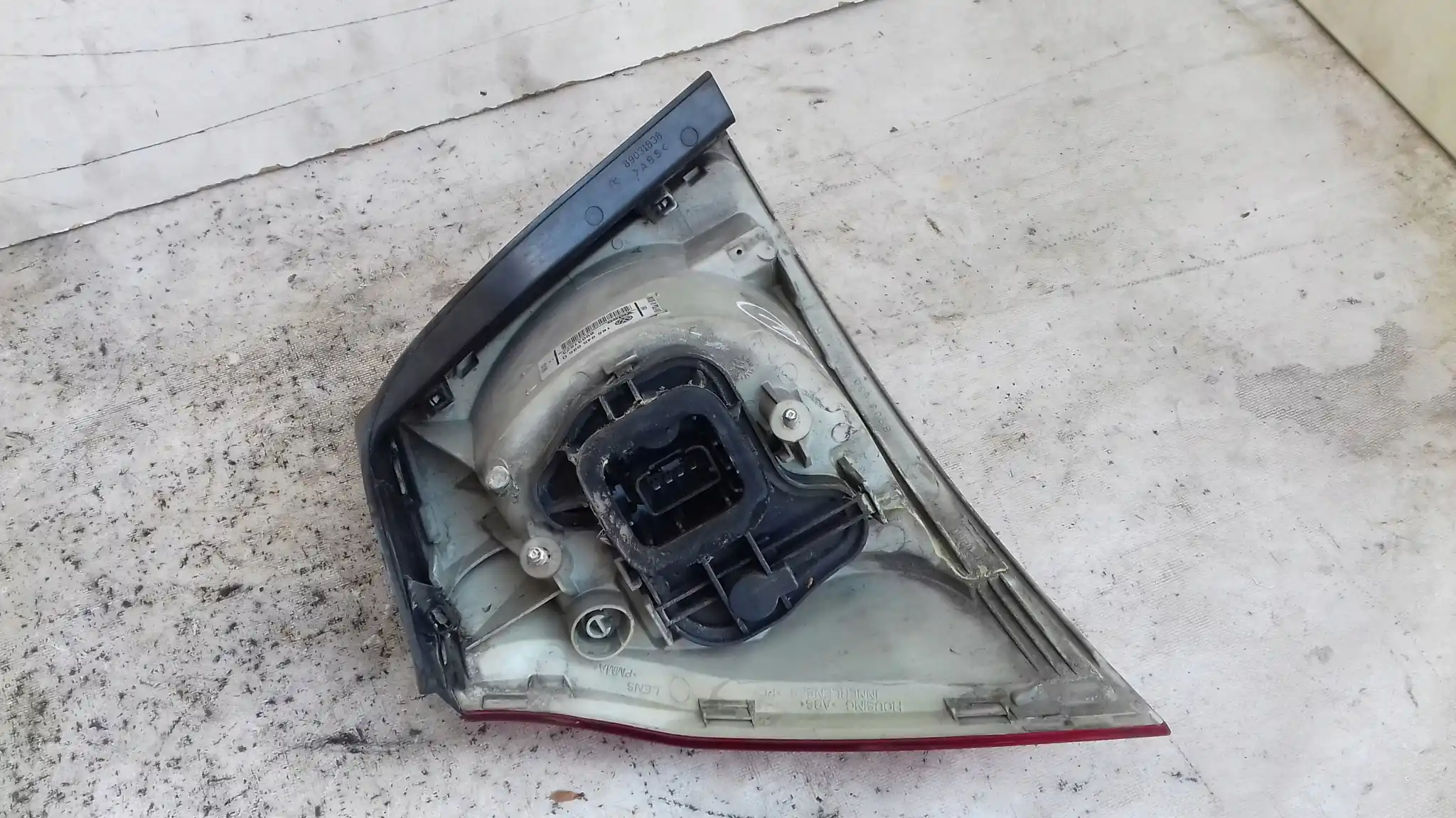 LAMPA PRAWY TYŁ TYLNA 1K6945096Q VW GOLF V HB 03-08