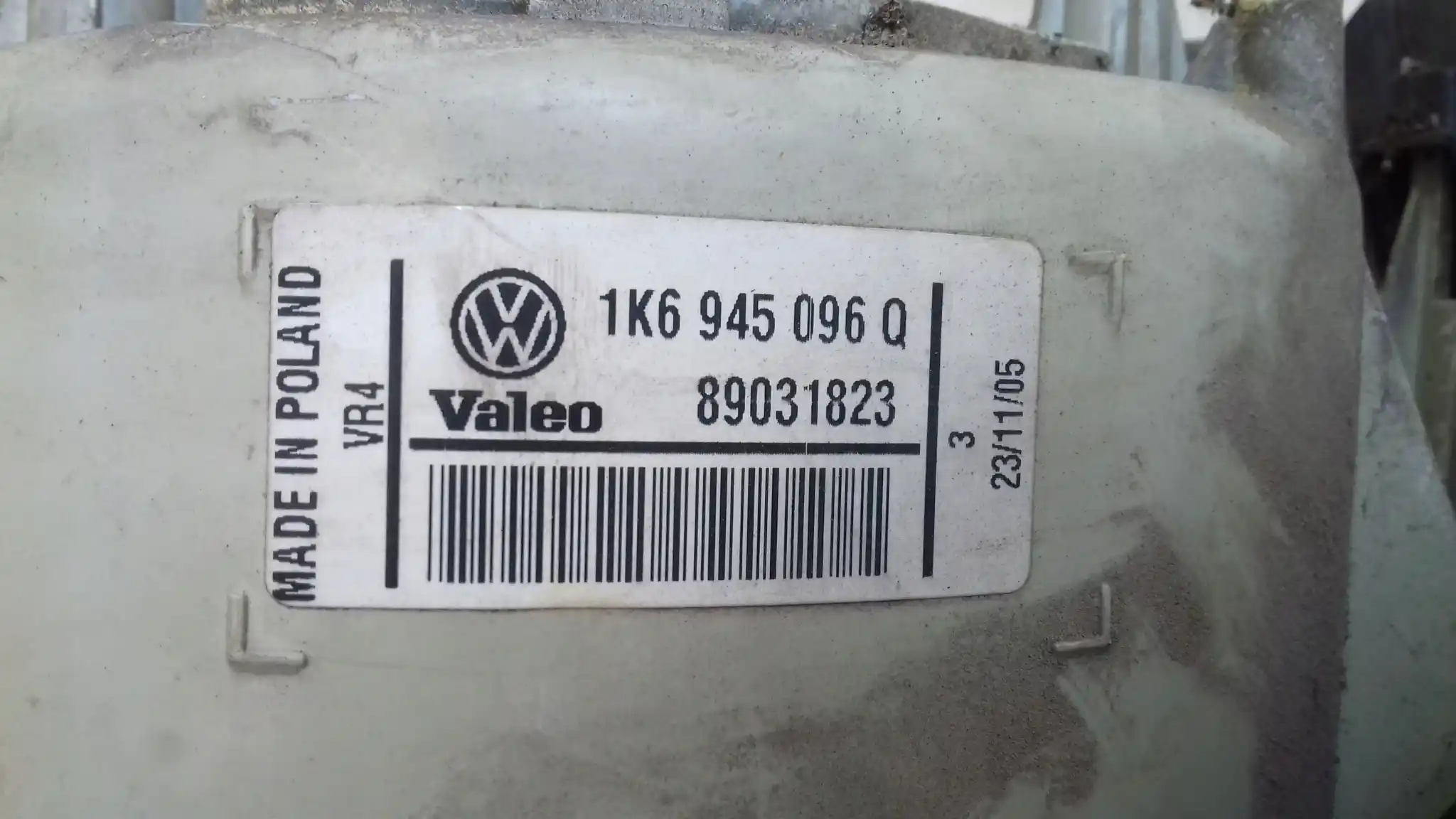 LAMPA PRAWY TYŁ TYLNA 1K6945096Q VW GOLF V HB 03-08