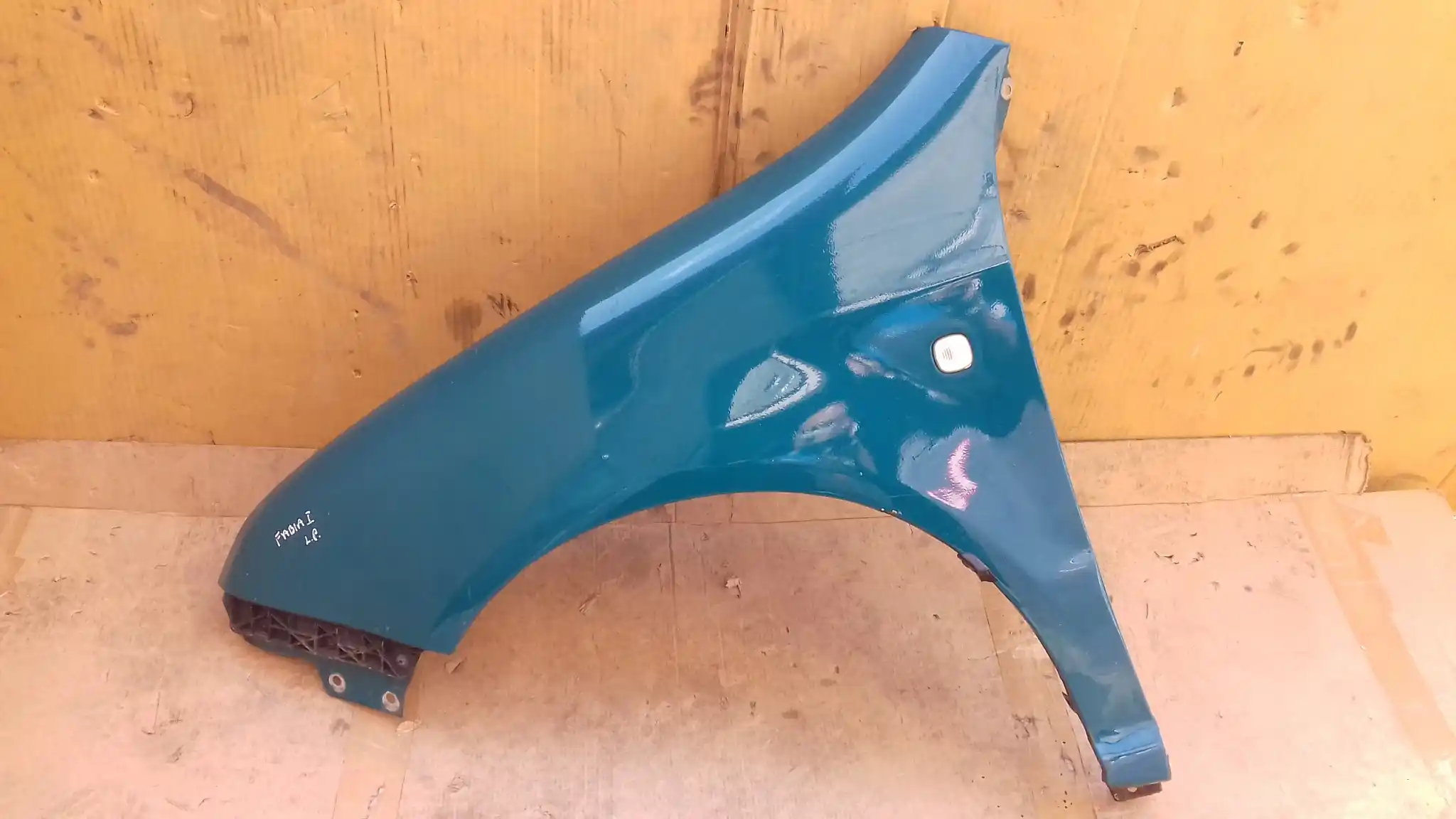 BŁOTNIK LEWY PRZÓD PRZEDNI SKODA FABIA I 99-08