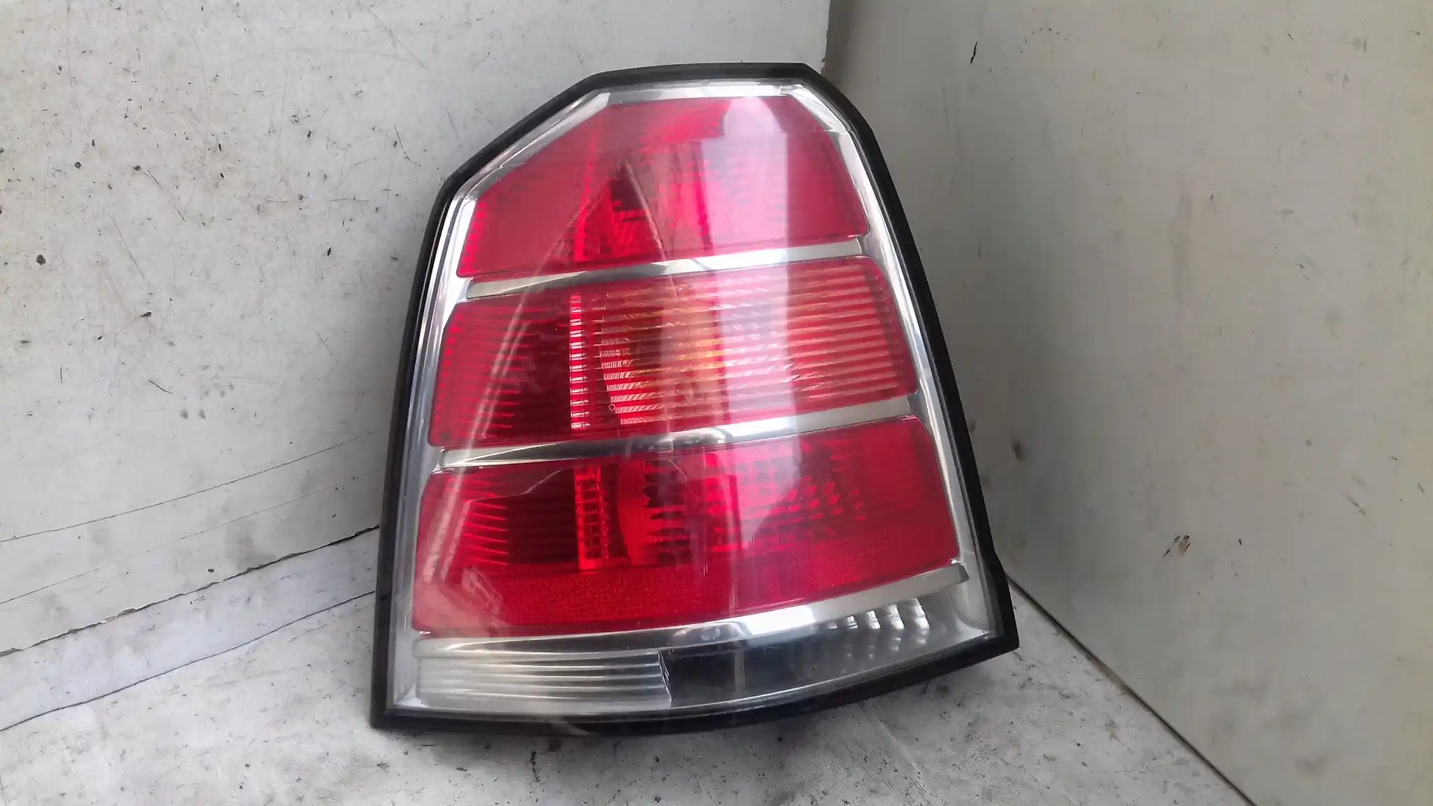 LAMPA LEWY TYŁ TYLNA OPEL ZAFIRA B 05-08