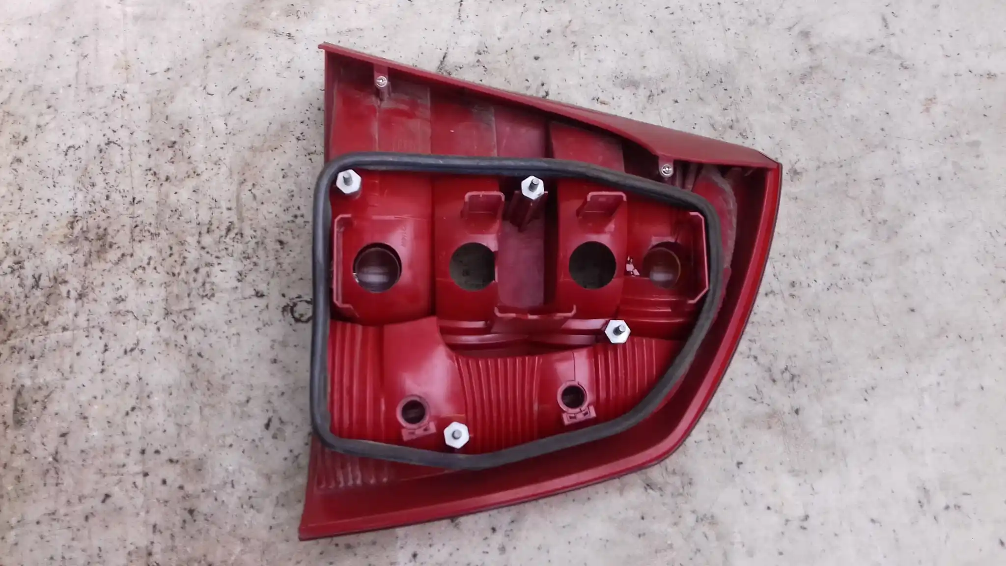 LAMPA LEWY TYŁ TYLNA SKODA OCTAVIA II HB 04-08