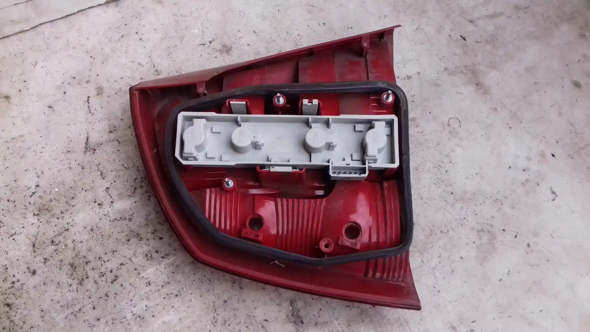 LAMPA PRAWY TYŁ TYLNA SKODA OCTAVIA II HB 04-08