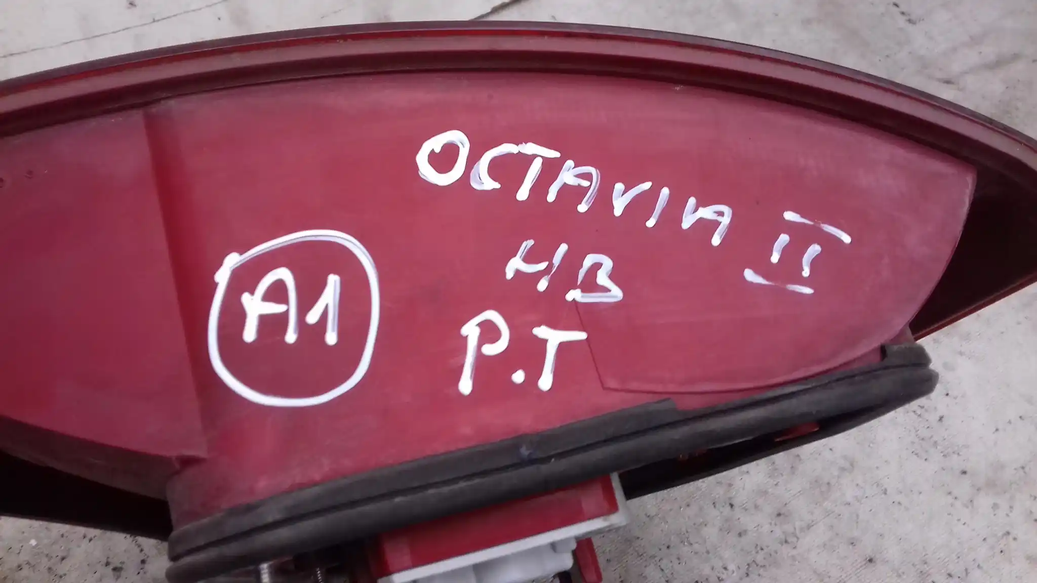 LAMPA PRAWY TYŁ TYLNA SKODA OCTAVIA II HB 04-08