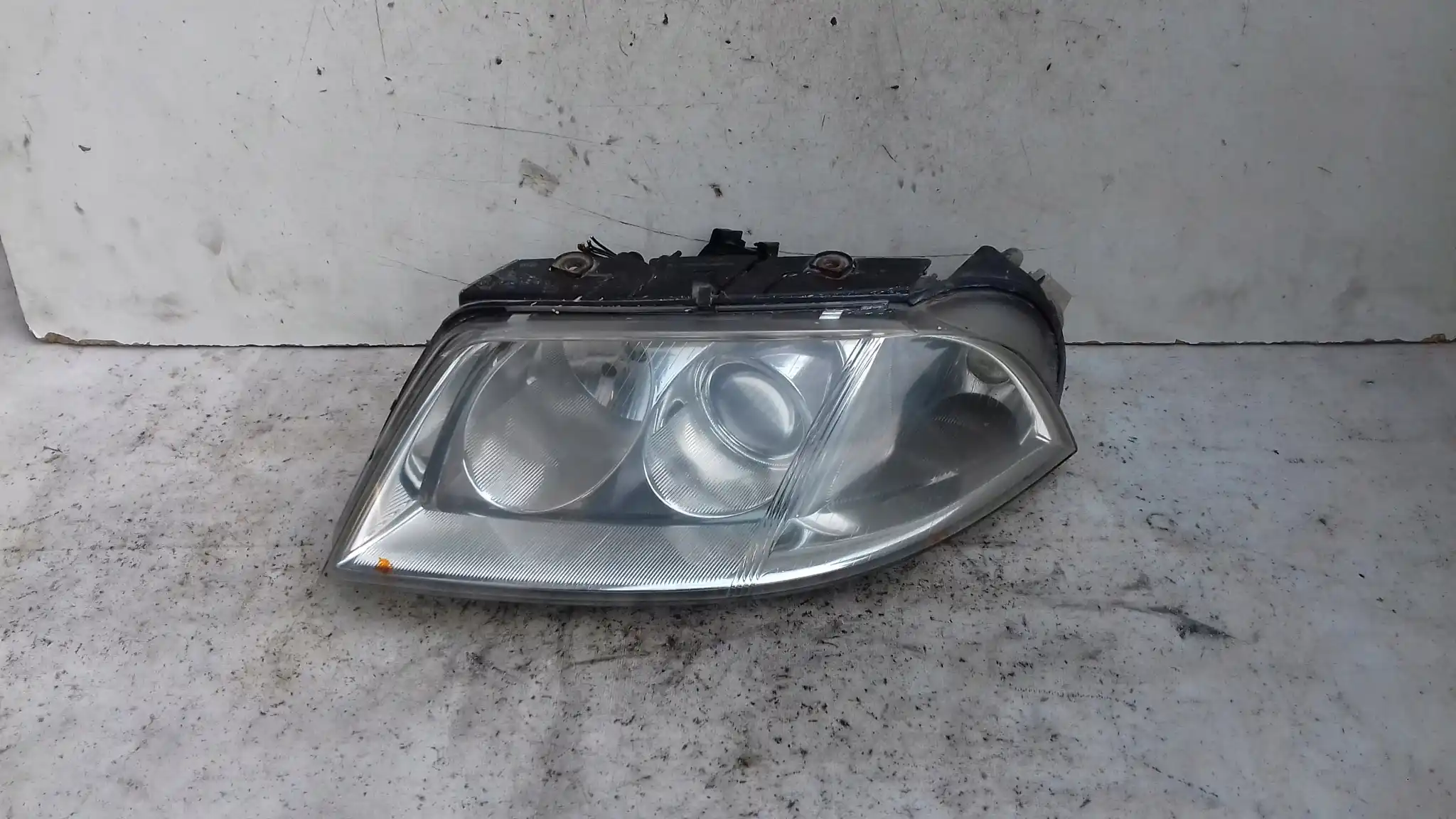 LAMPA LEWY PRZÓD PRZEDNIA 3B0941015AG VW PASSAT B5 LIFT 00-05