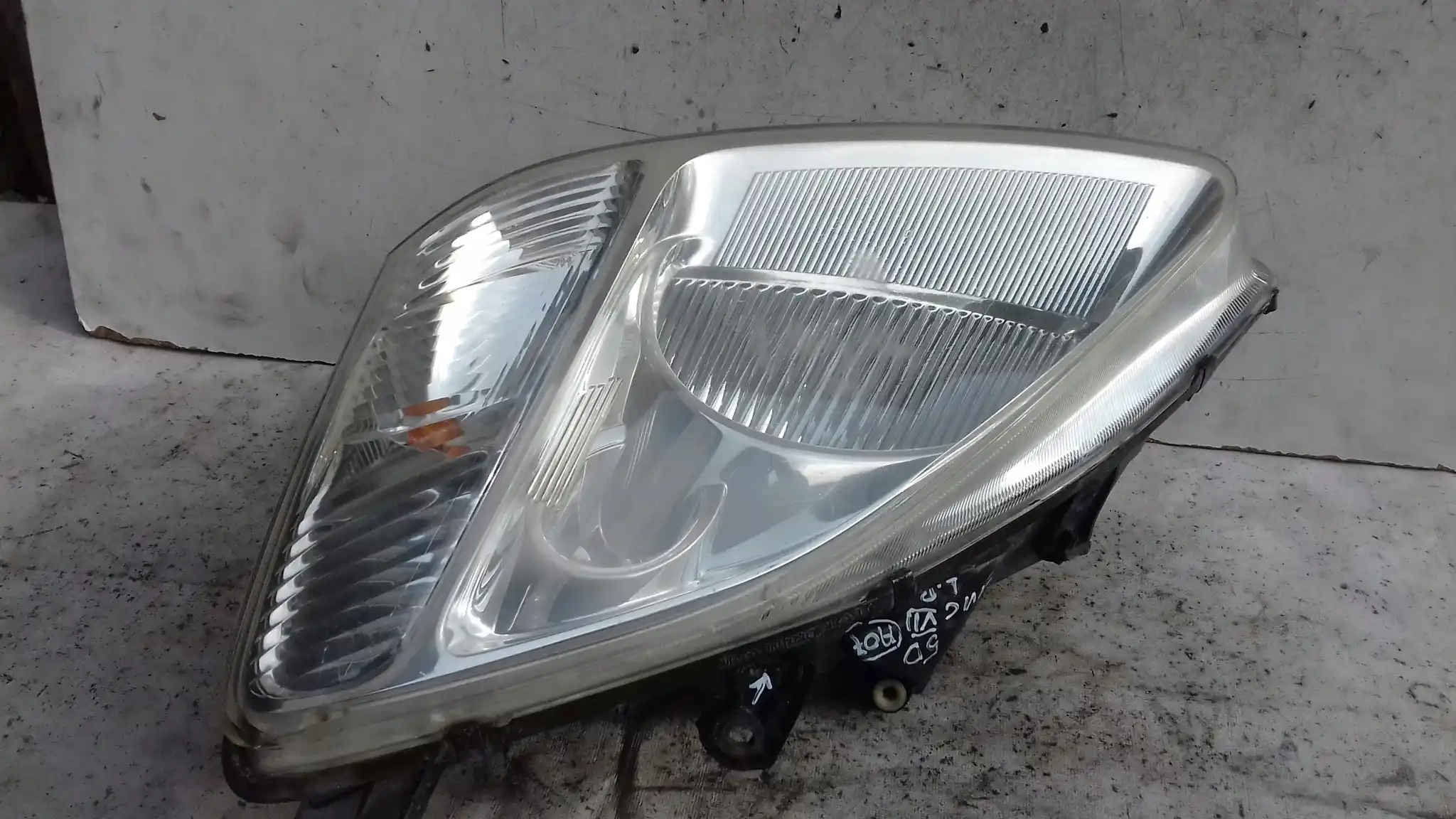 LAMPA LEWY PRZÓD PRZEDNIA 33150S6AG020 HONDA CIVIC VII HB 00-04