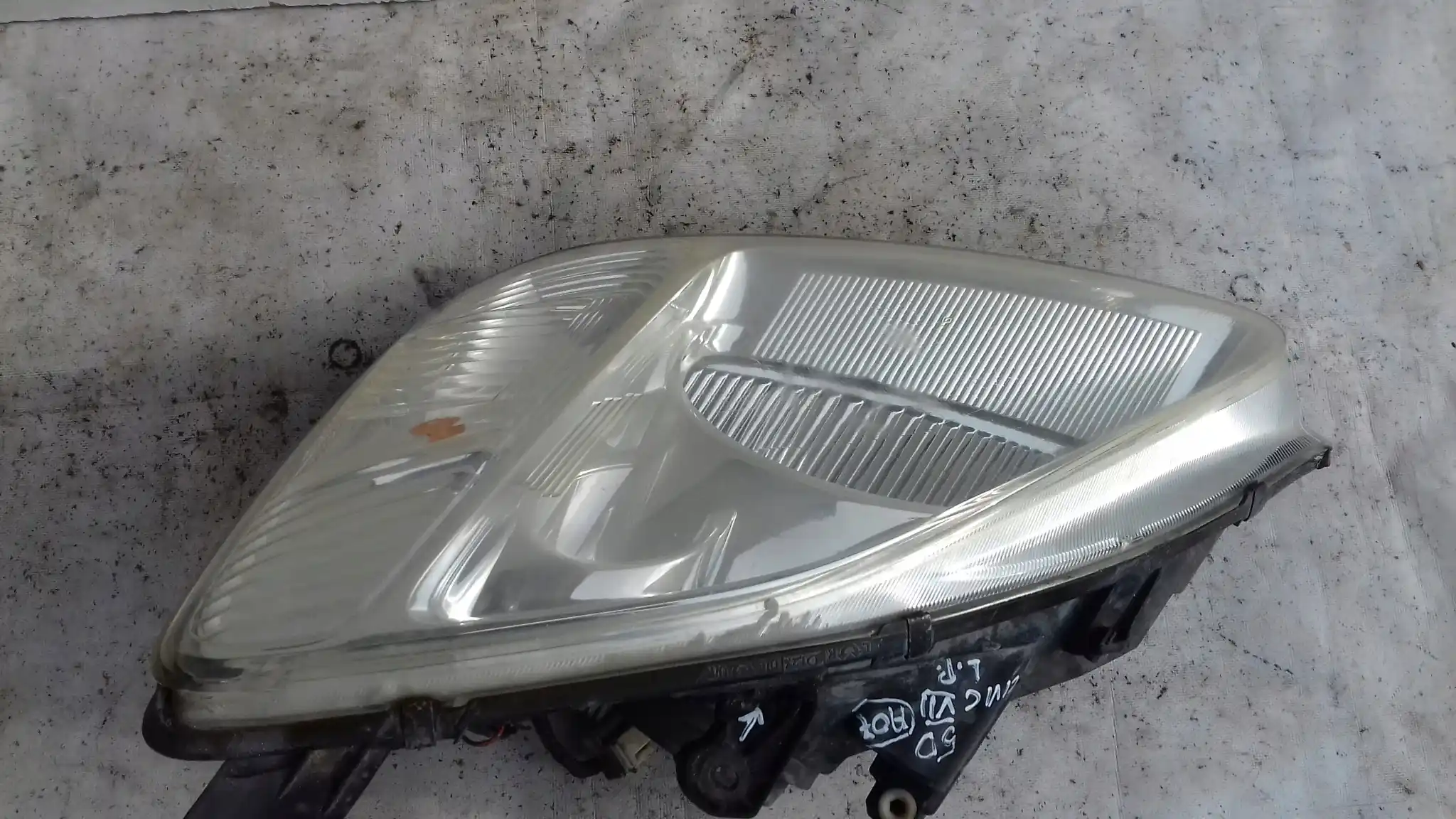 LAMPA LEWY PRZÓD PRZEDNIA 33150S6AG020 HONDA CIVIC VII HB 00-04
