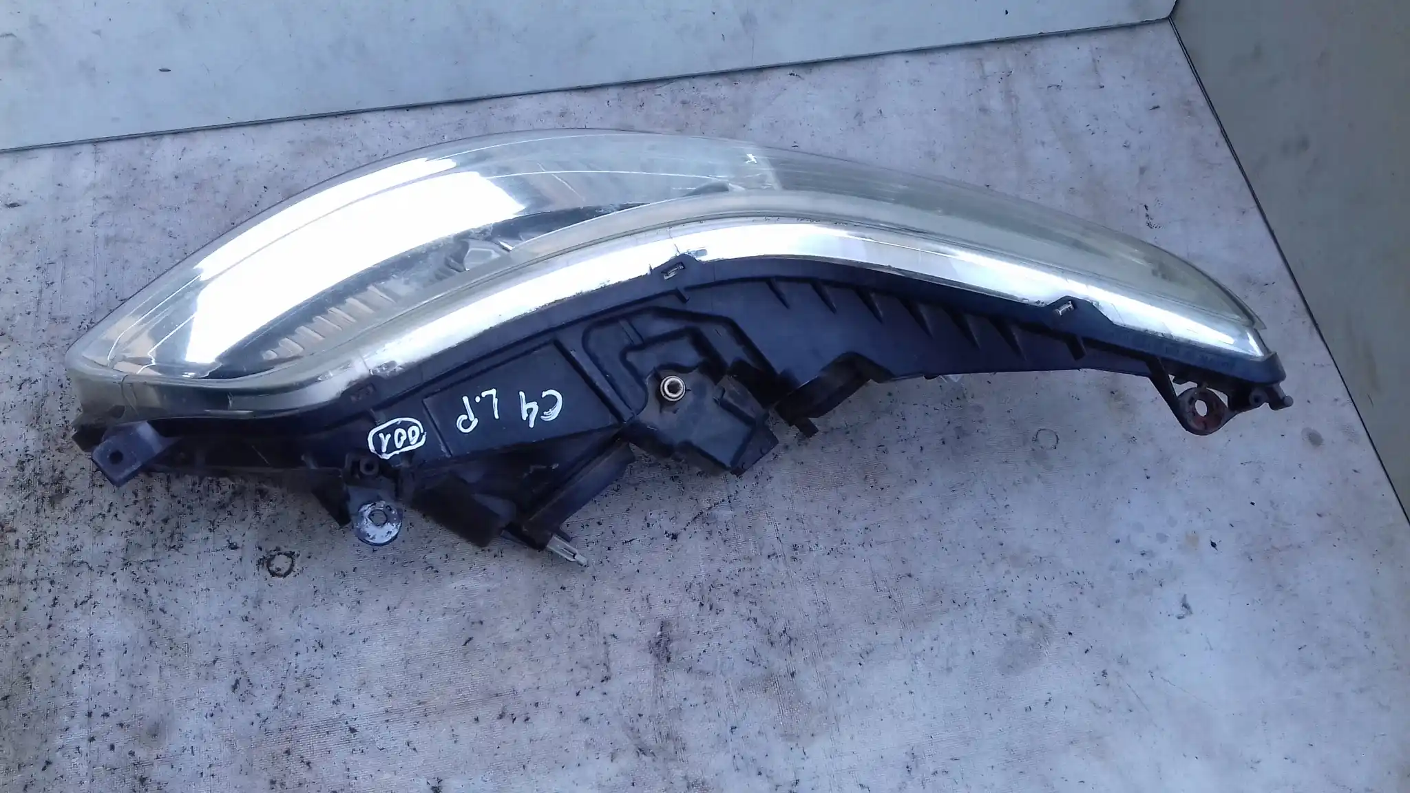 LAMPA PRAWY PRZÓD PRZEDNIA CITROEN C4 I 04-