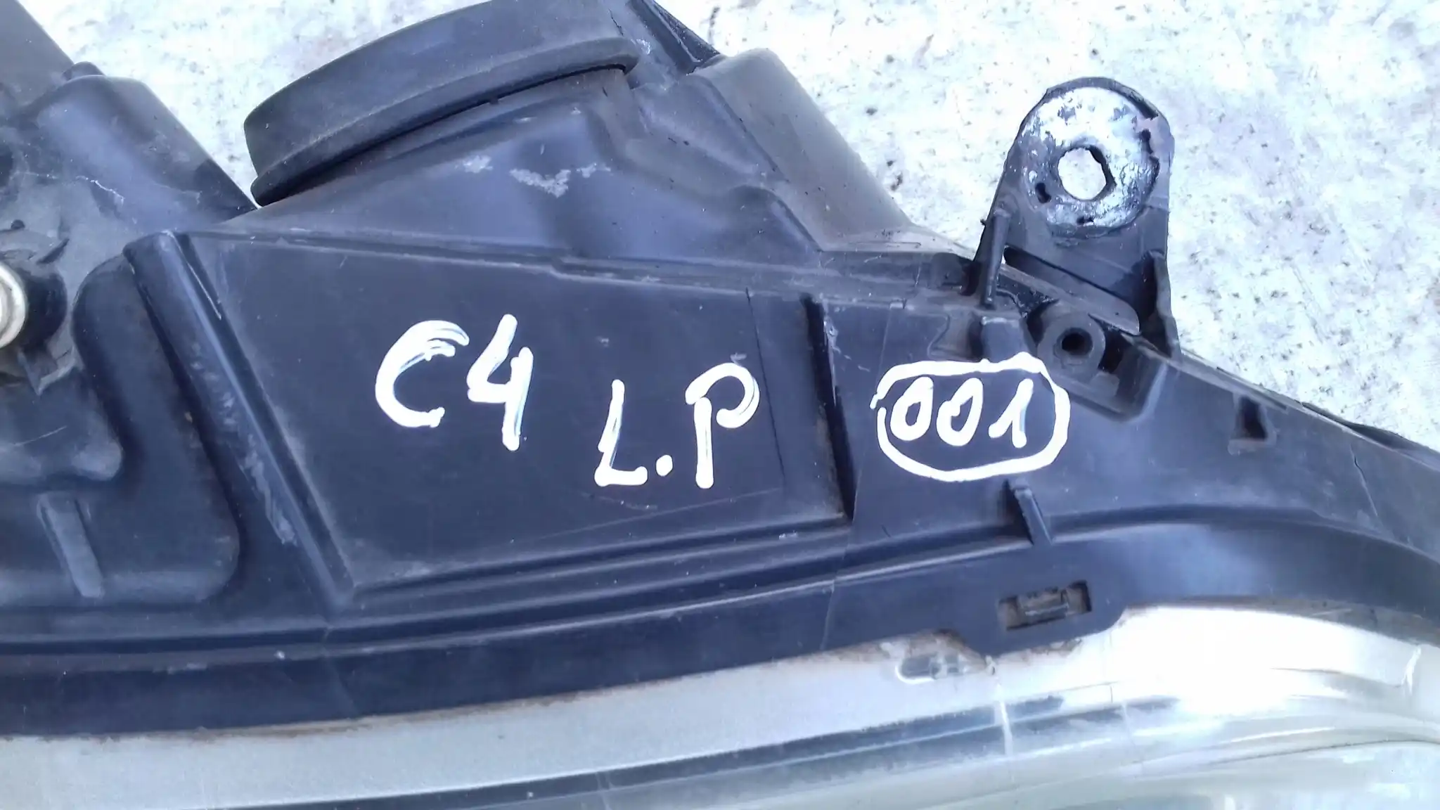 LAMPA PRAWY PRZÓD PRZEDNIA CITROEN C4 I 04-