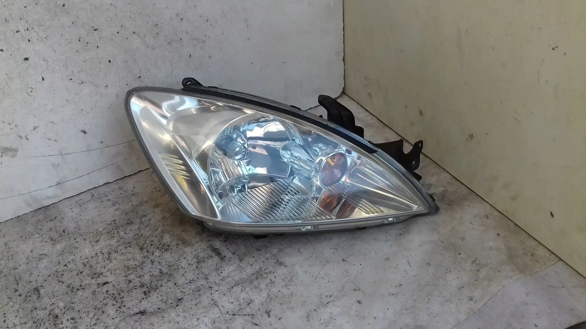 LAMPA PRAWY PRZÓD PRZEDNIA MITSUBISHI LANCER VII 03-