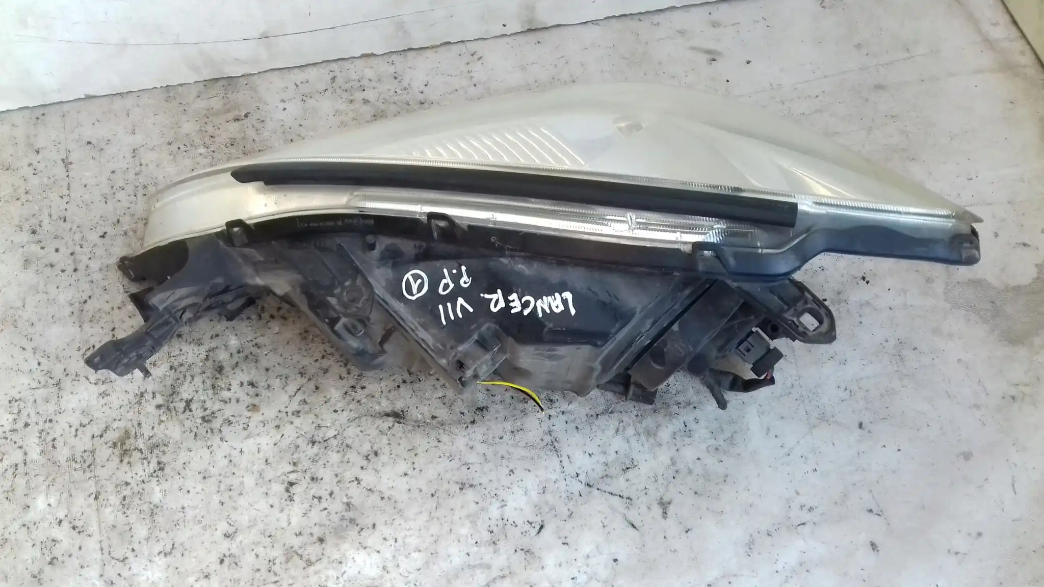 LAMPA PRAWY PRZÓD PRZEDNIA MITSUBISHI LANCER VII 03-