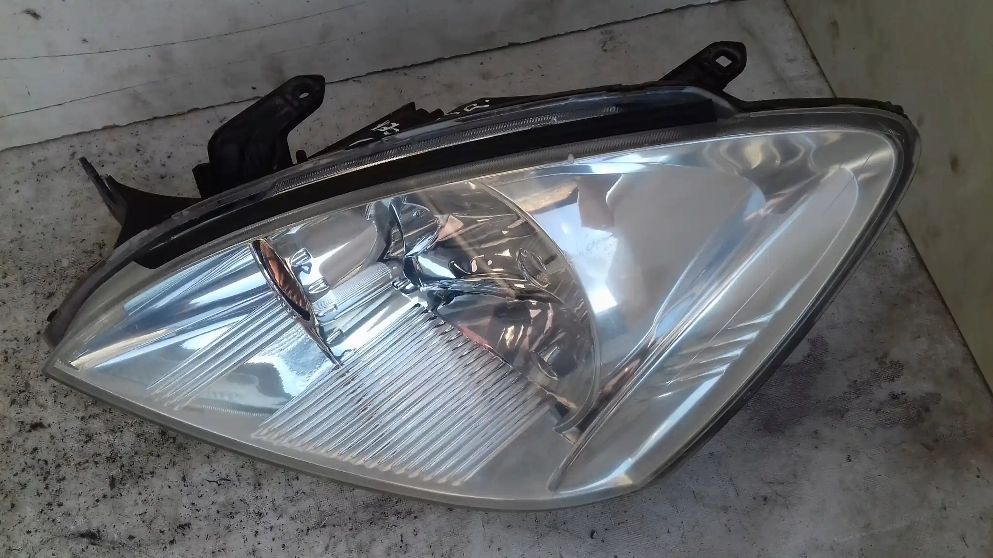 LAMPA LEWY PRZÓD PRZEDNIA MITSUBISHI LANCER VII 03-