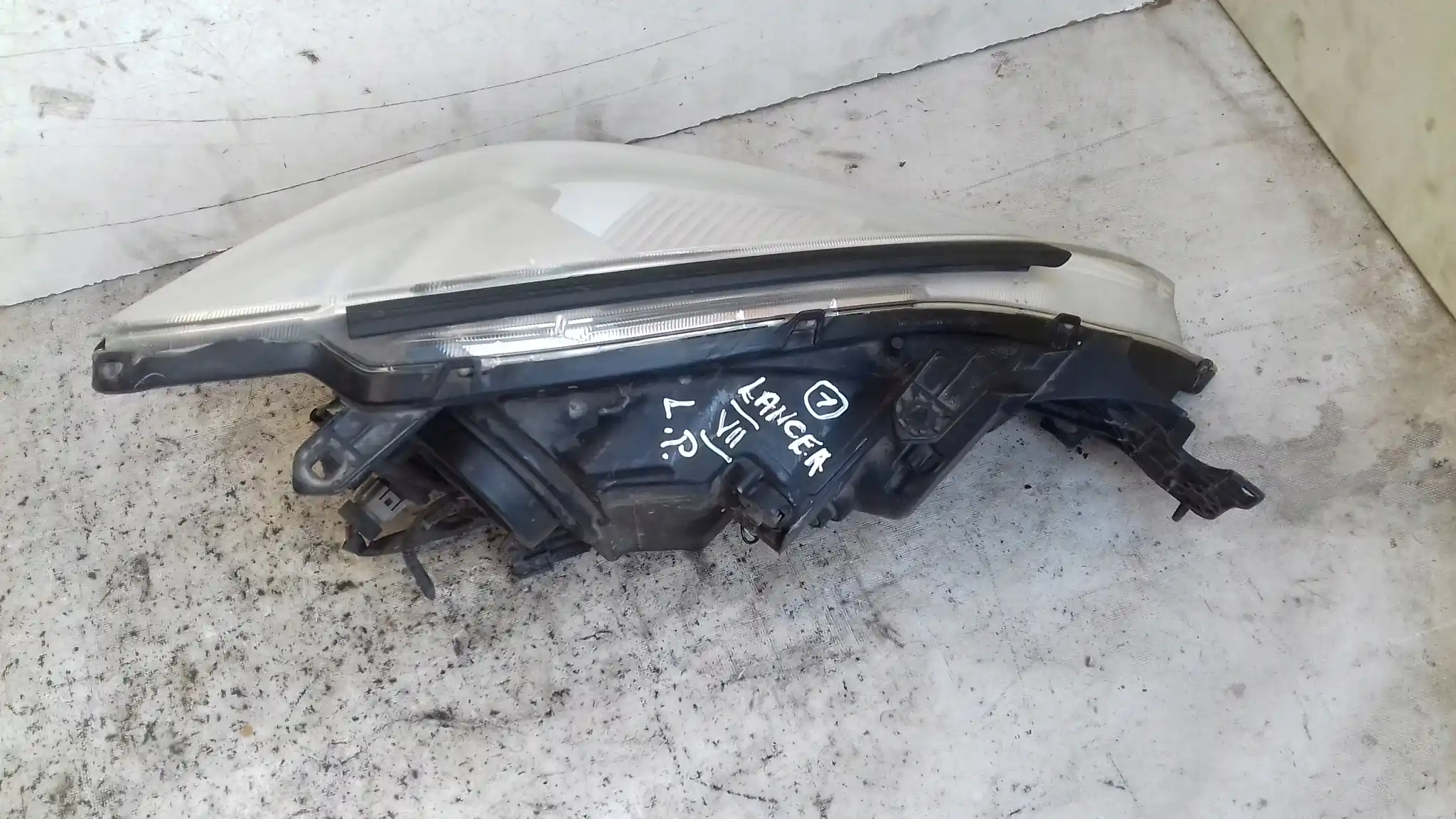 LAMPA LEWY PRZÓD PRZEDNIA MITSUBISHI LANCER VII 03-