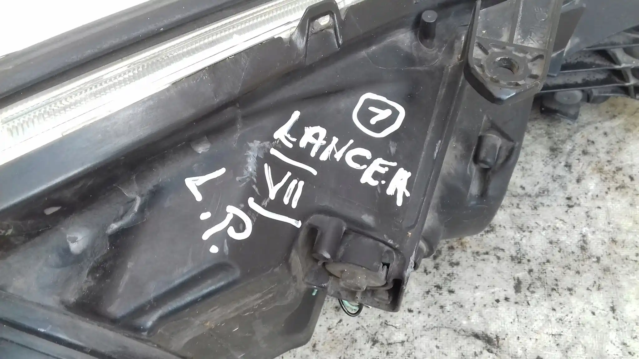 LAMPA LEWY PRZÓD PRZEDNIA MITSUBISHI LANCER VII 03-