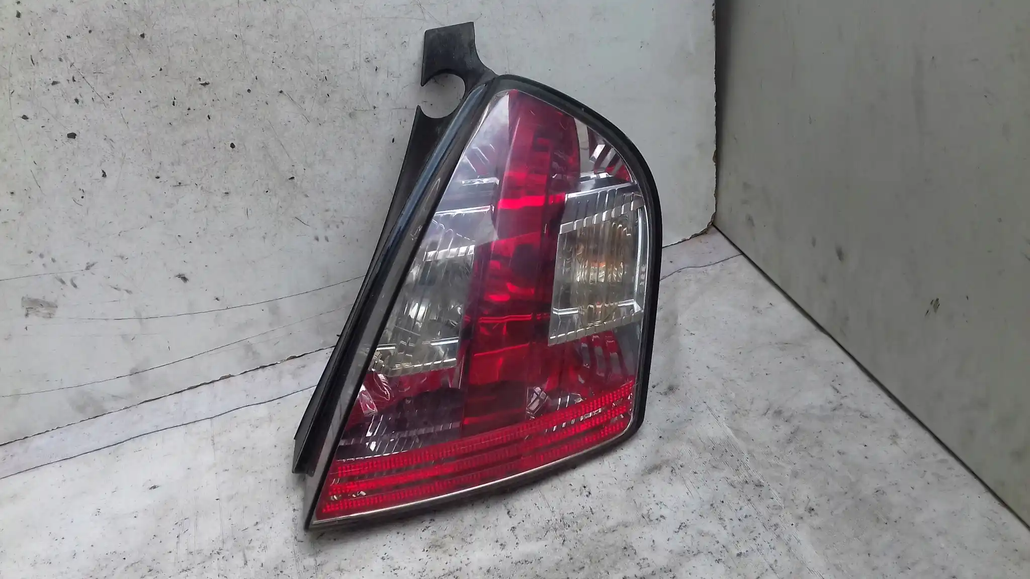 LAMPA PRAWY TYŁ TYLNA FIAT STILO 3D 01-