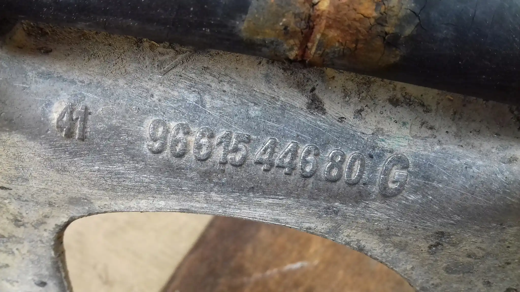 ZWROTNICA PIASTA LEWY PRZÓD PRZEDNIA 28Z CITROEN C6 2.7 HDI 05-
