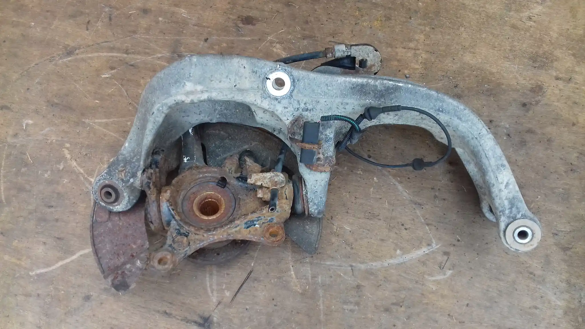 ZWROTNICA PIASTA LEWY PRZÓD PRZEDNIA 28Z CITROEN C6 2.7 HDI 05-