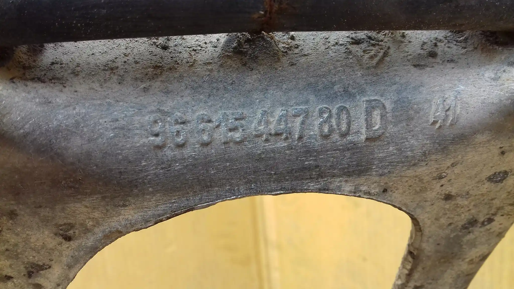 ZWROTNICA PIASTA PRAWY PRZÓD PRZEDNIA 28Z CITROEN C6 2.7 HDI 05-