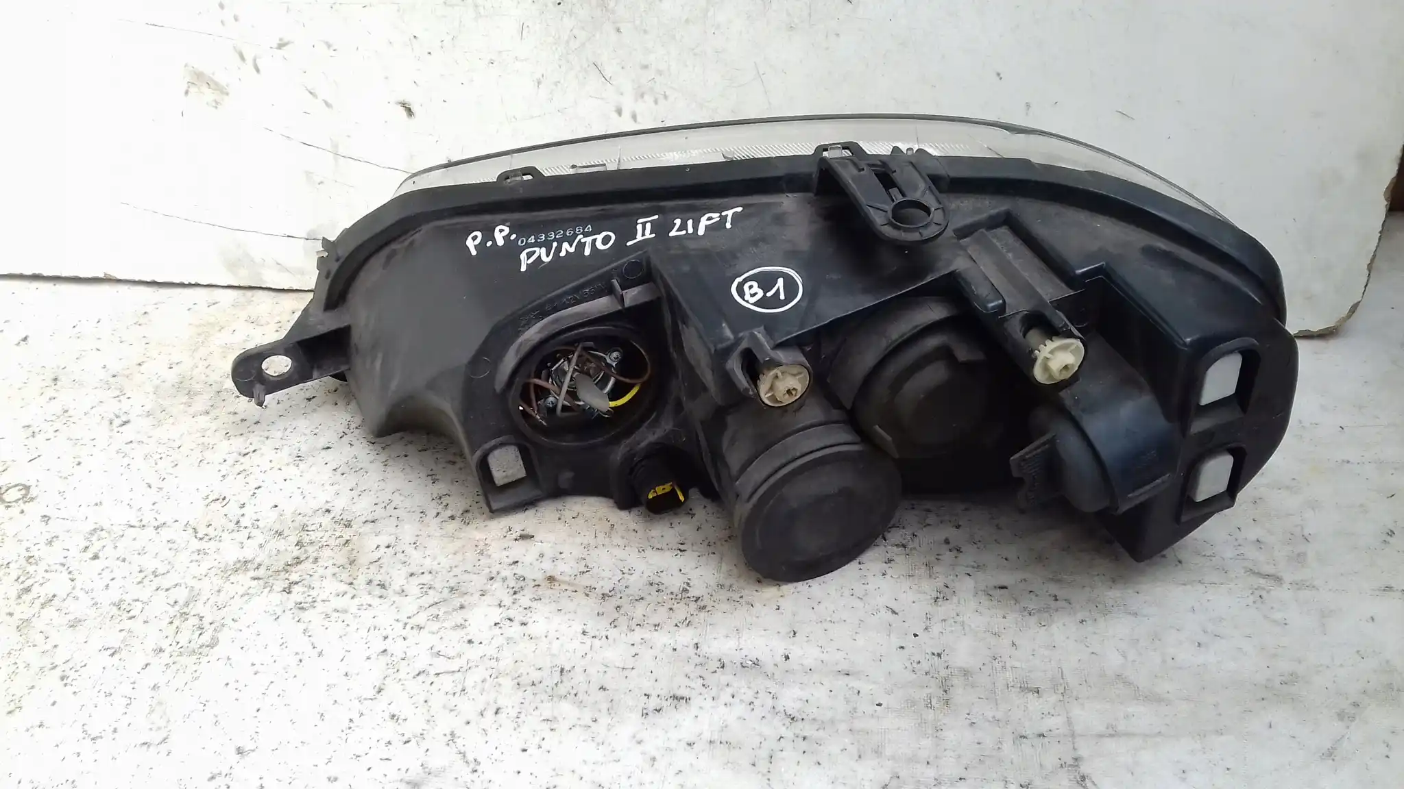 LAMPA PRAWY PRZÓD PRZEDNIA FIAT PUNTO II LIFT 03-10
