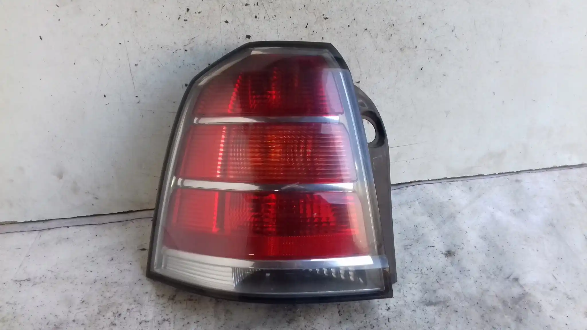 LAMPA LEWY TYŁ TYLNA OPEL ZAFIRA B 05-08