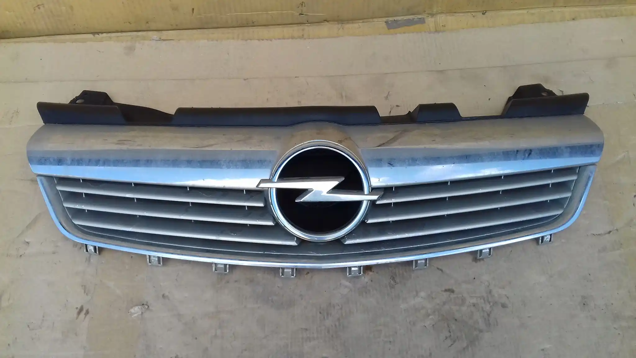 GRILL ATRAPA CHŁODNICY GM13157590 OPEL ZAFIRA B 05-