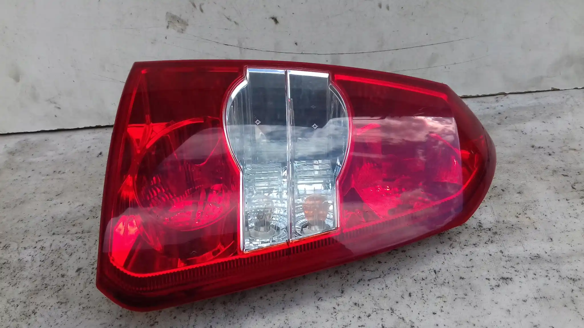 LAMPA PRAWY TYŁ TYLNA CHEVROLET LACETTI NUBIRA III KOMBI 03-