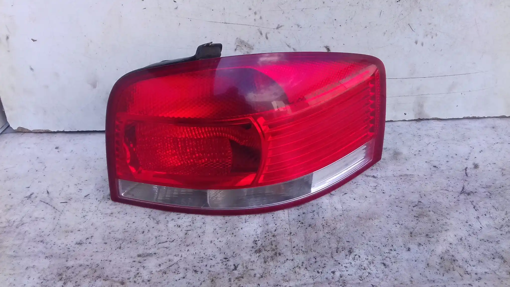 LAMPA PRAWY TYŁ TYLNA 8P0945096016S AUDI A3 8P 3D 03-08