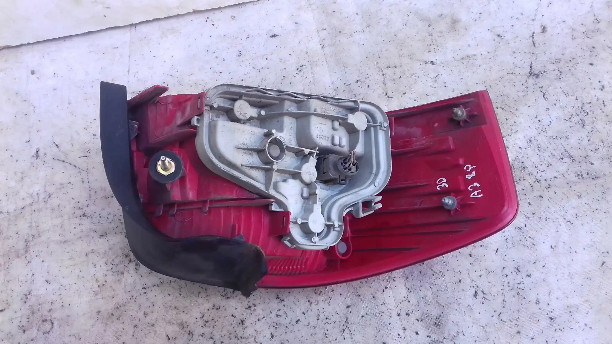 LAMPA PRAWY TYŁ TYLNA 8P0945096016S AUDI A3 8P 3D 03-08