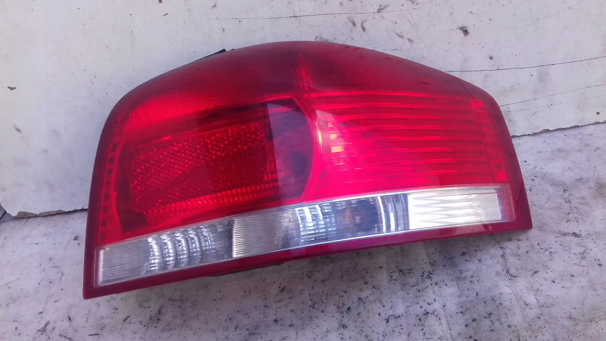 LAMPA PRAWY TYŁ TYLNA 8P0945096016S AUDI A3 8P 3D 03-08