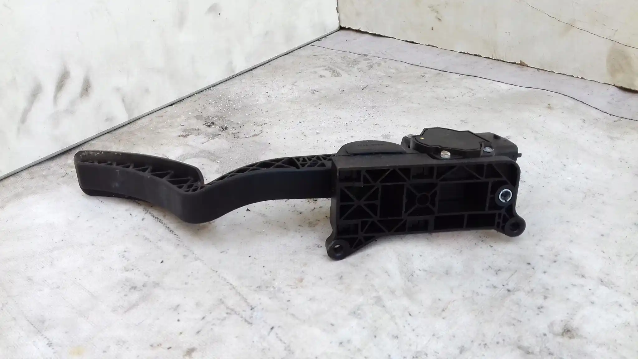 POTENCJOMETR PEDAŁ GAZU 6 PIN 2055009001 SSANGYONG KYRON 2.0 XDI 05-