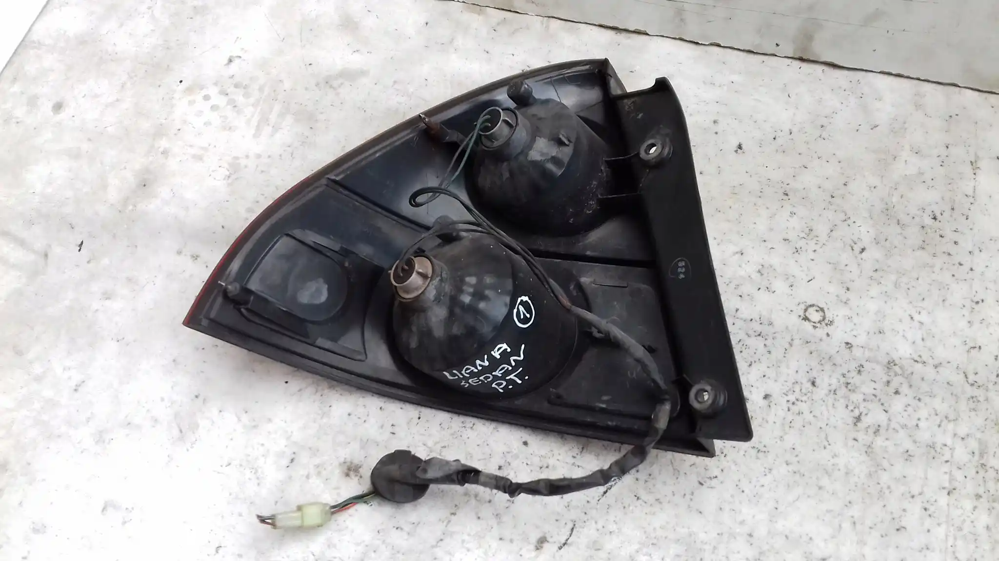 LAMPA PRAWY TYŁ TYLNA SUZUKI LIANA SEDAN 01-