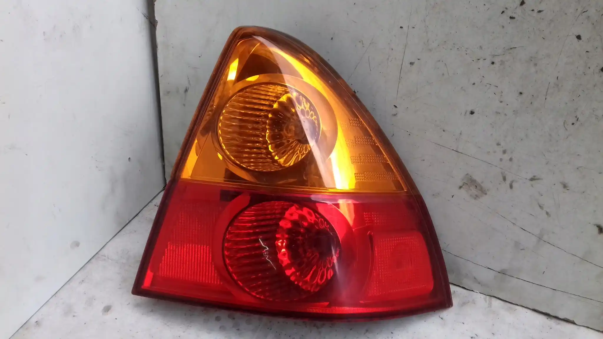 LAMPA PRAWY TYŁ TYLNA SUZUKI LIANA SEDAN 01-