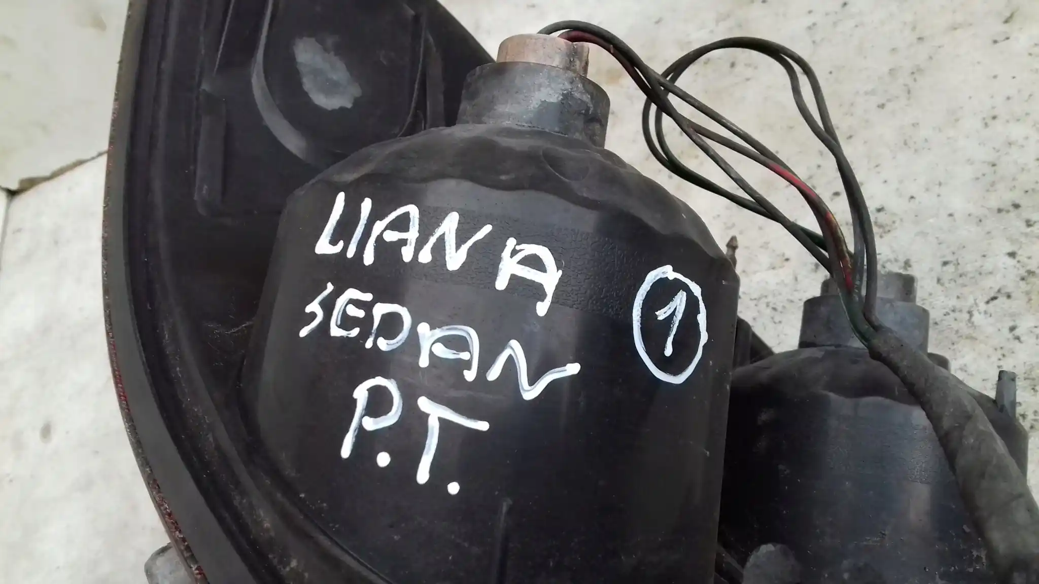 LAMPA PRAWY TYŁ TYLNA SUZUKI LIANA SEDAN 01-