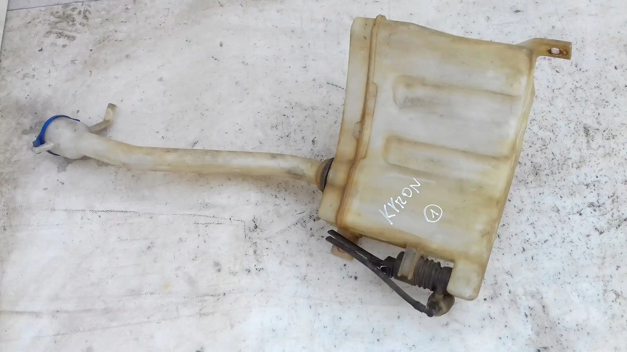 ZBIORNICZEK SPRYSKIWACZY SSANGYONG KYRON 05-