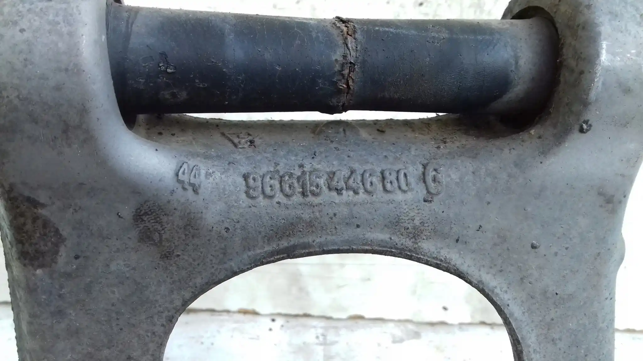 ZWROTNICA PIASTA LEWY PRZÓD PRZEDNIA 28Z PEUGEOT 407 04-