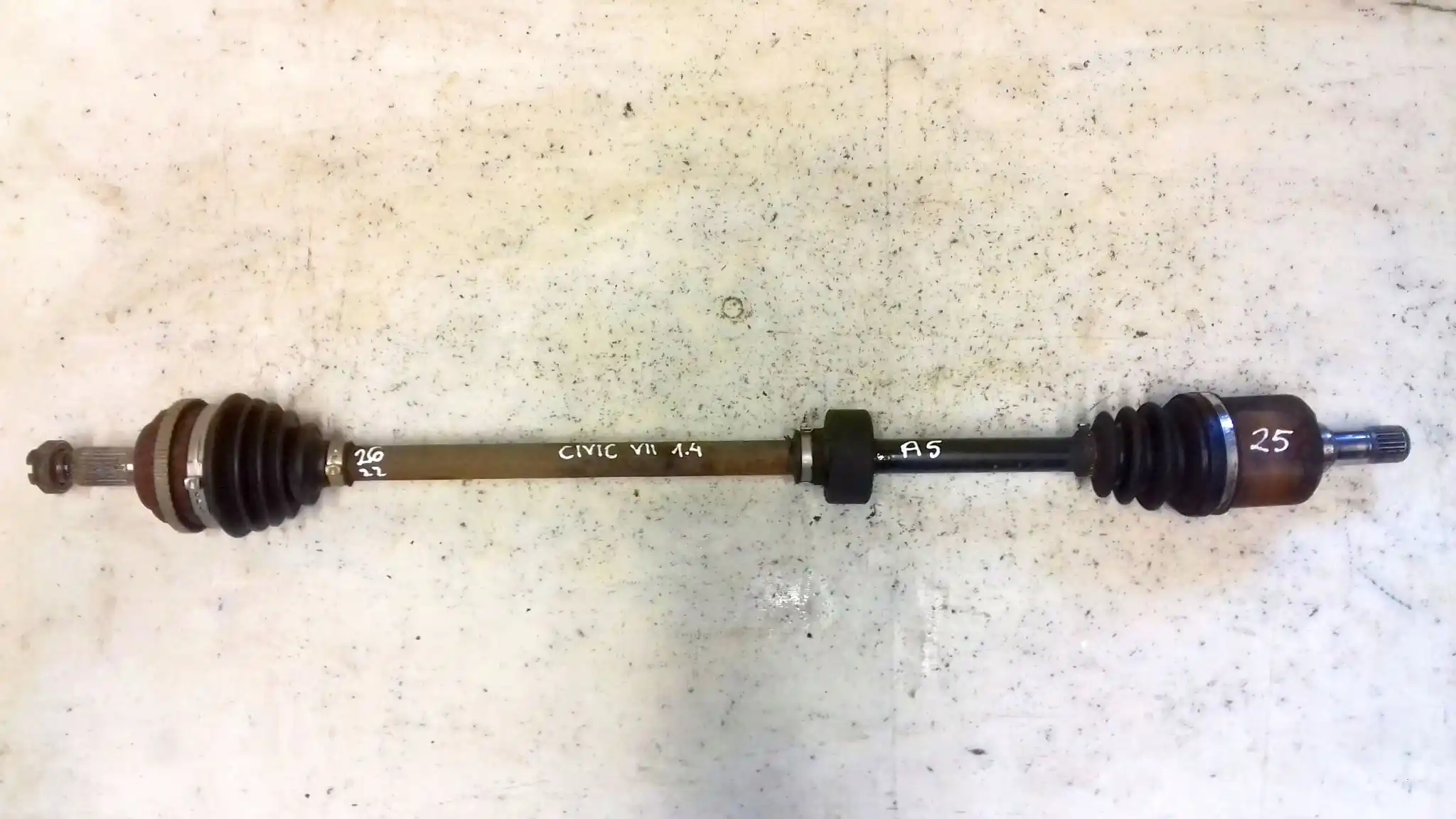PÓŁOŚ LEWA DŁUGA 26/25Z HONDA CIVIC VII 1.4 16V 00-05
