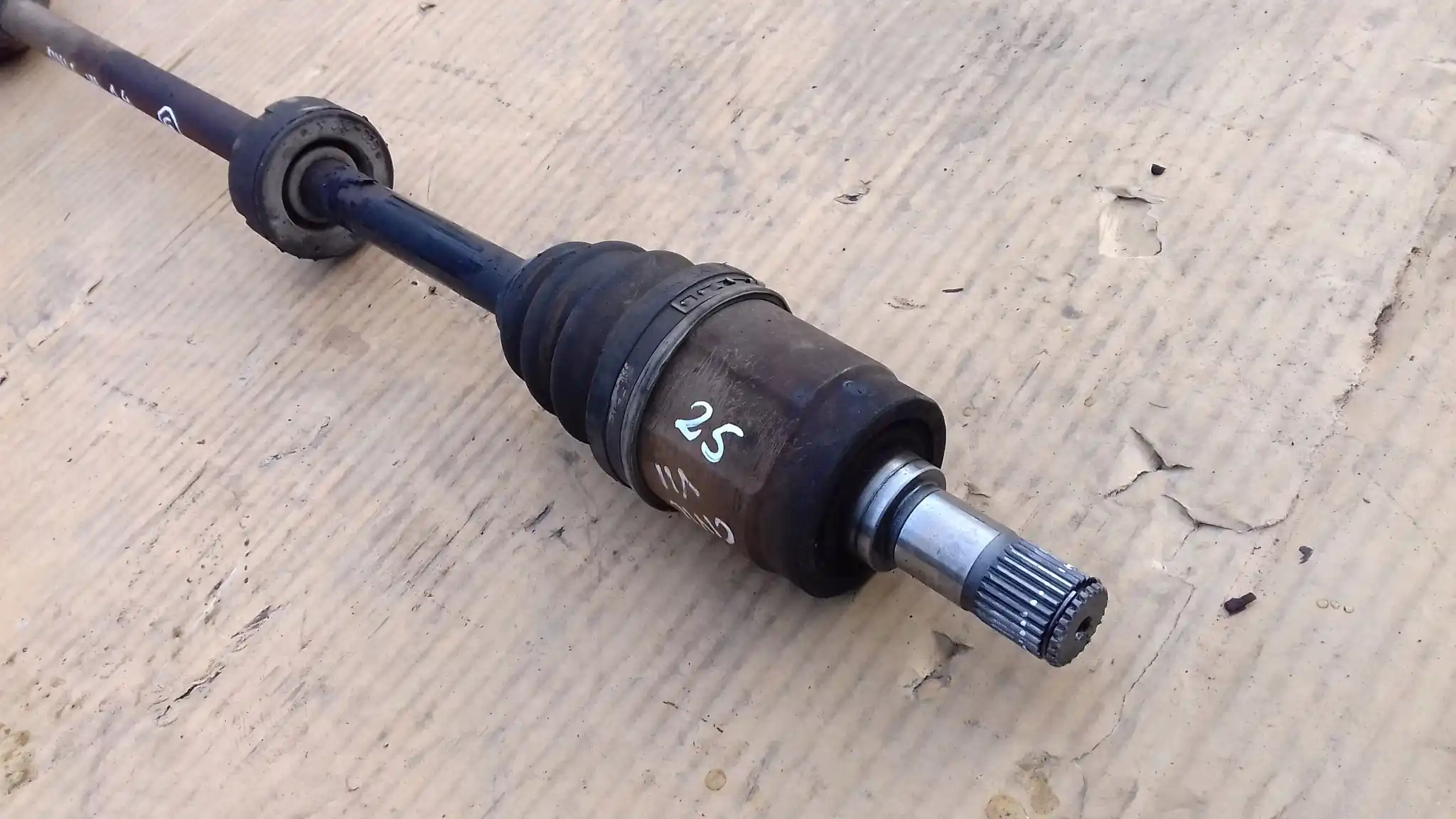 PÓŁOŚ LEWA DŁUGA 26/25Z HONDA CIVIC VII 1.4 16V 00-05