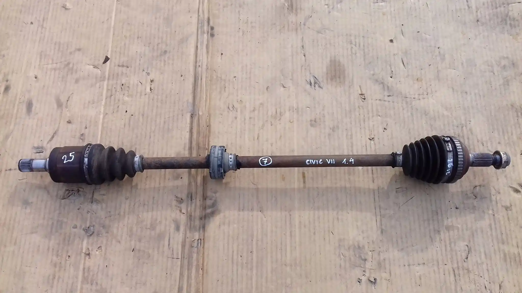 PÓŁOŚ LEWA DŁUGA 26/25Z HONDA CIVIC VII 1.4 16V 00-05