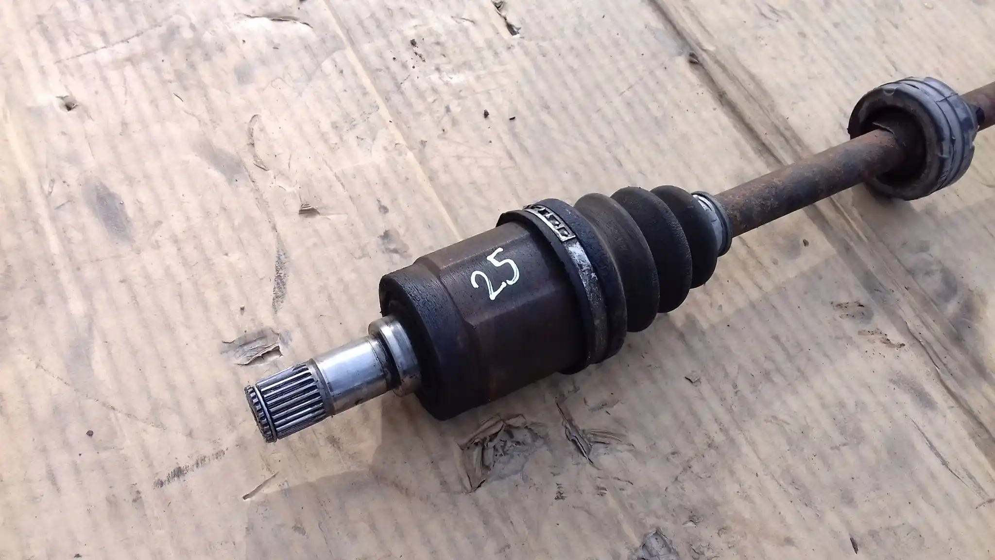 PÓŁOŚ LEWA DŁUGA 26/25Z HONDA CIVIC VII 1.4 16V 00-05