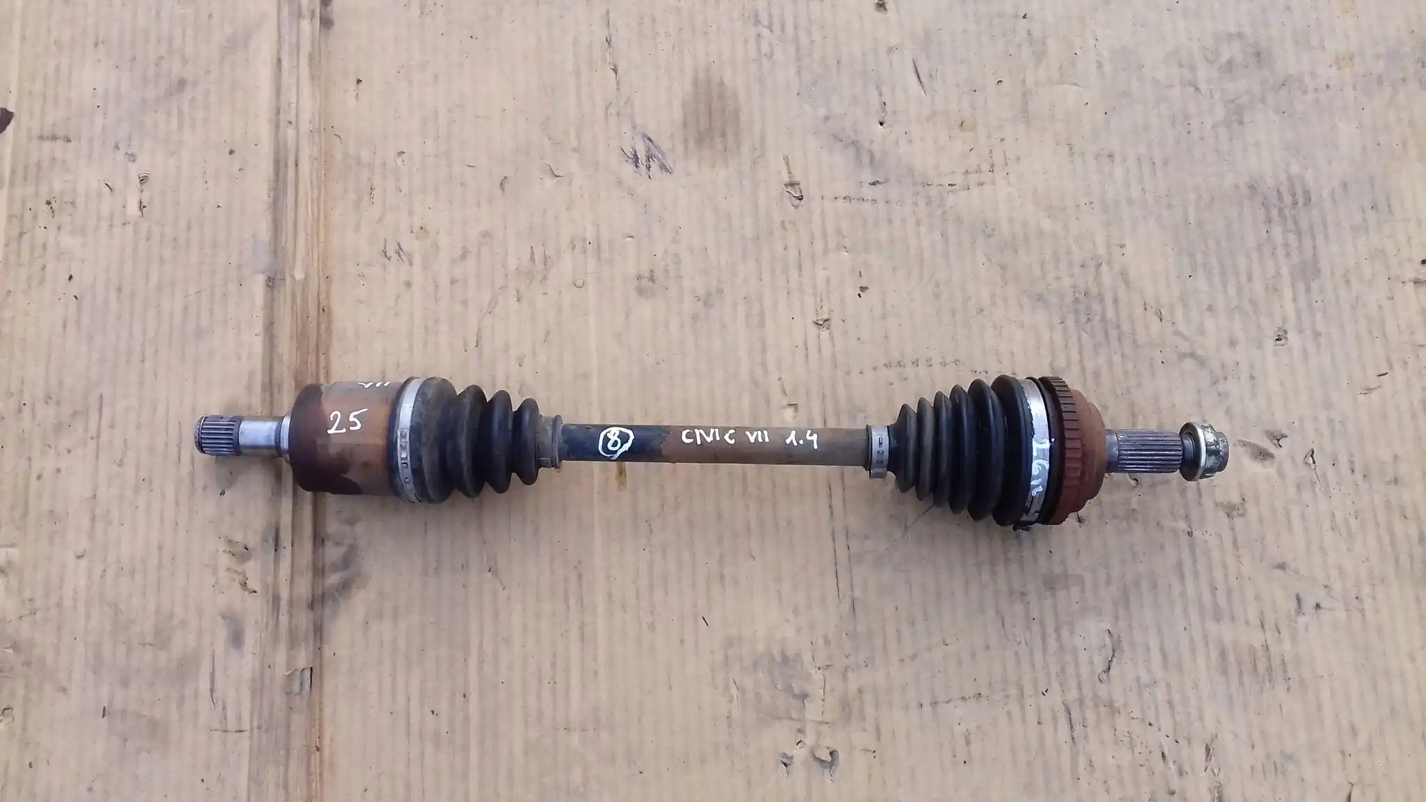 PÓŁOŚ PRAWA KRÓTKA 26/25Z HONDA CIVIC VII 1.4 16V 00-05