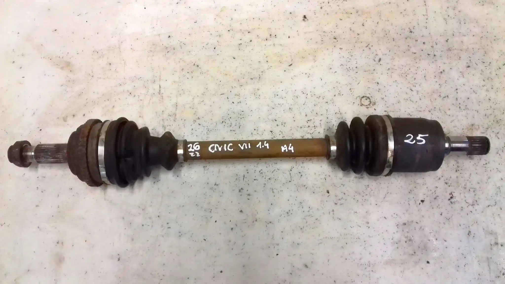 PÓŁOŚ PRAWA KRÓTKA 26/25Z HONDA CIVIC VII 1.4 16V 00-05