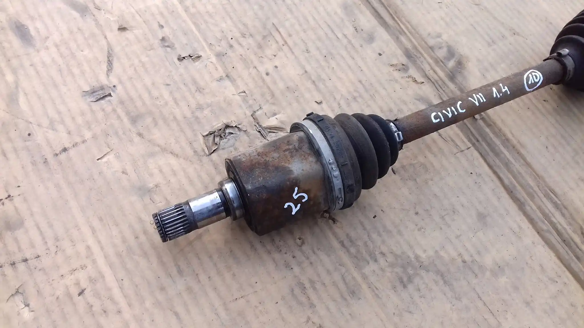 PÓŁOŚ PRAWA KRÓTKA 26/25Z HONDA CIVIC VII 1.4 16V 00-05