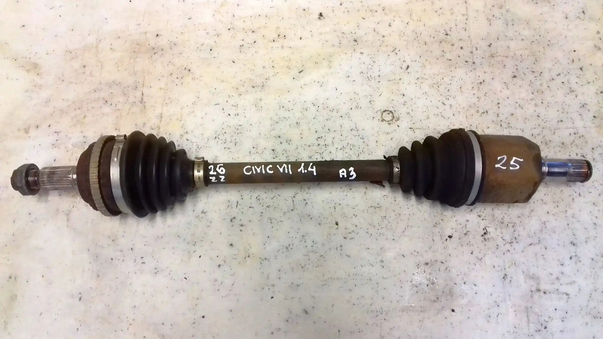 PÓŁOŚ PRAWA KRÓTKA HONDA CIVIC VII 1.4 16V 00-05