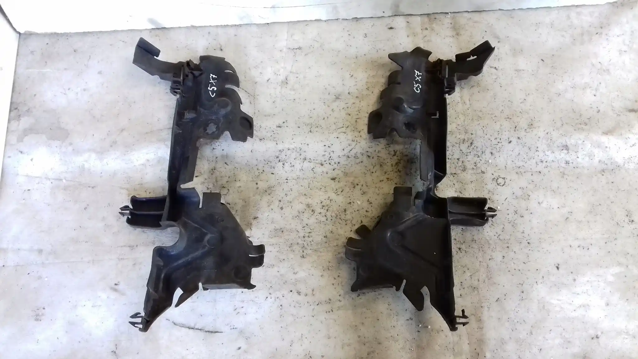 KIEROWNICA POWIETRZA LEWA PRAWA CITROEN C5 III X7 3.0 HDI 08-